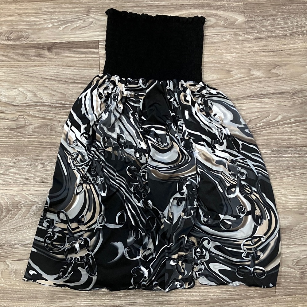 Chic Black and White Swirl A-Line Skirt